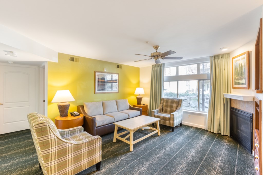 11_ClubWyndhanSouthShore_LivingArea_008