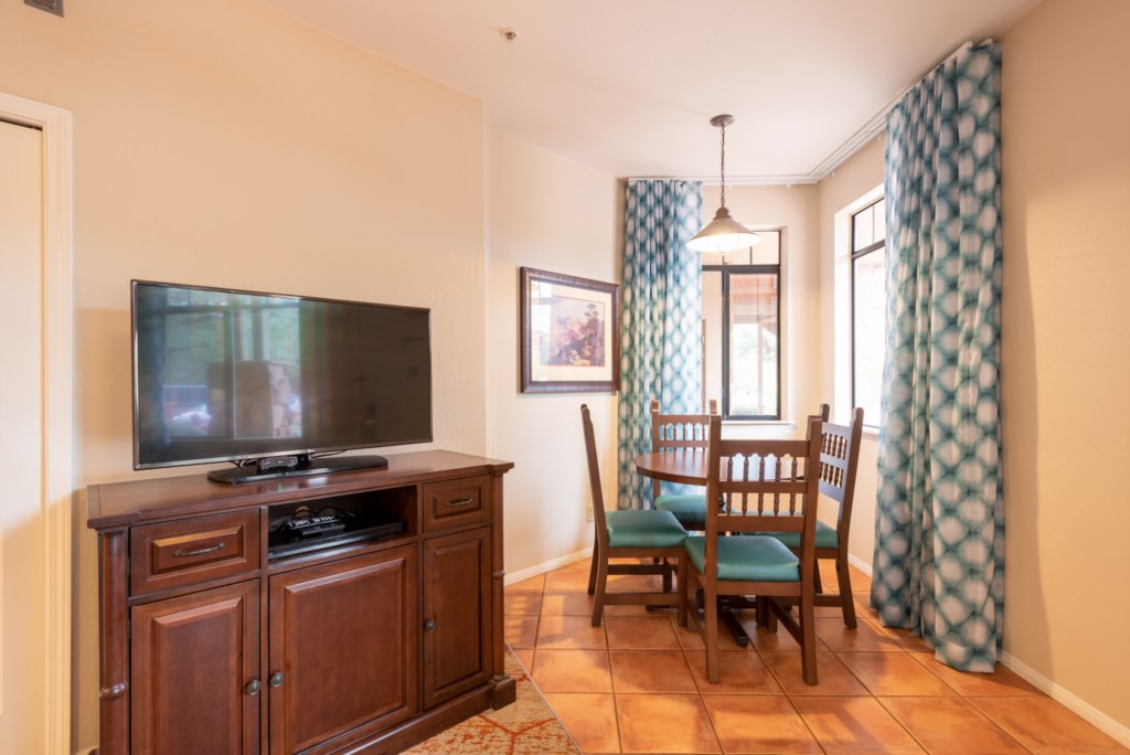 6 Club Wyndham Sedona 1 bedroom - living area.jpg