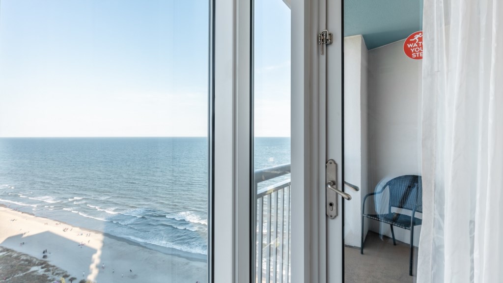 OceanBlvd_balcony-002