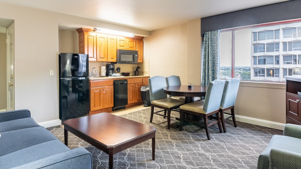 10ClubWyndhamAvenuePlaza_1Kichen-diningroom_001