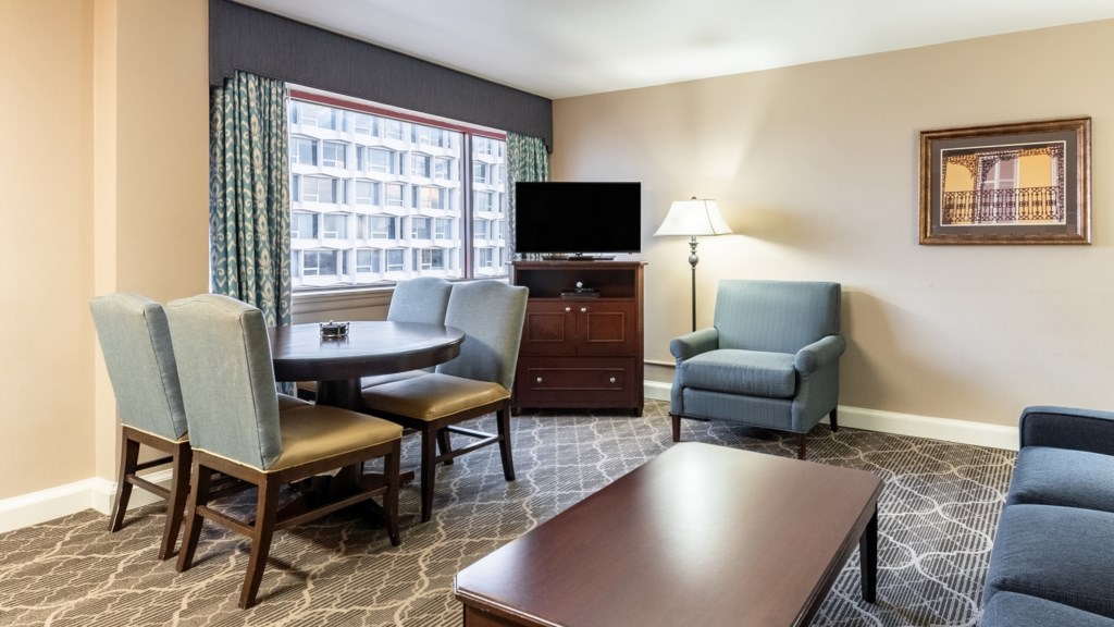 5ClubWyndhamAvenuePlaza_Livingroom_004