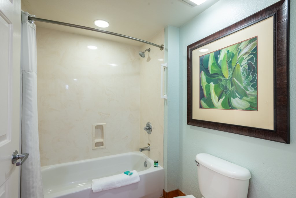 14 Club Wyndham Sedona 2 bedroom - bathroom (4).jpg