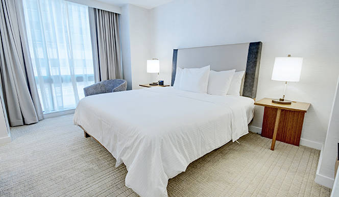 deluxe-king-guestroom-1-nov-664x386_enhanced