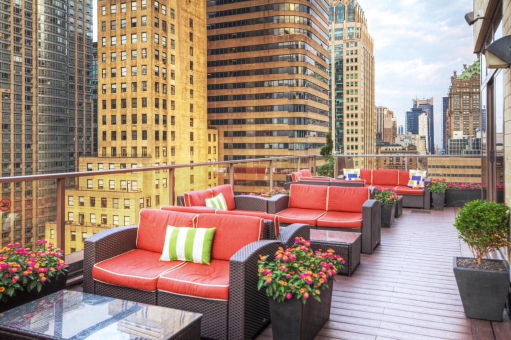 NY45_patio_00461_S