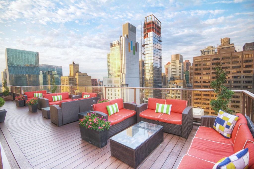 NY45_patio_00764_S