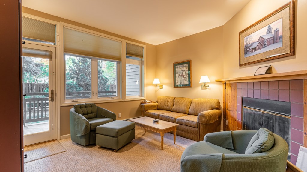 07_ClubWyndhamSmugglersNotchVermont_livingroom_1