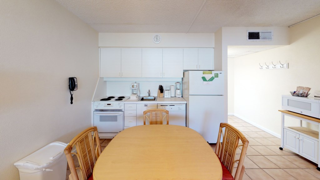 101-6600-Gulf-Drive-Holmes-Beach-FL-Kitchen)