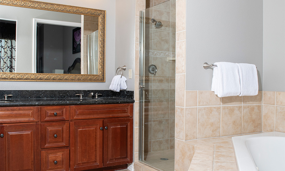 005-grand-desert-gallery-pres-mstr-bath