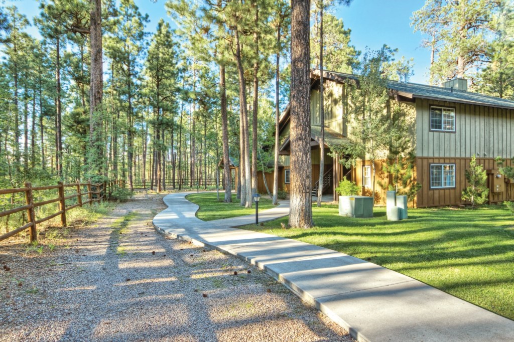 AZ_pinetop_ext_001_S.jpg