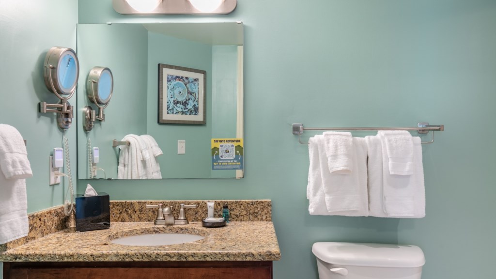 410SOceanBlvd_mbathroom-001
