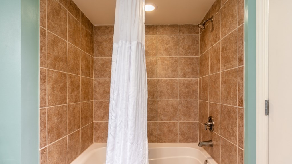 410SOceanBlvd_mbathroom-002