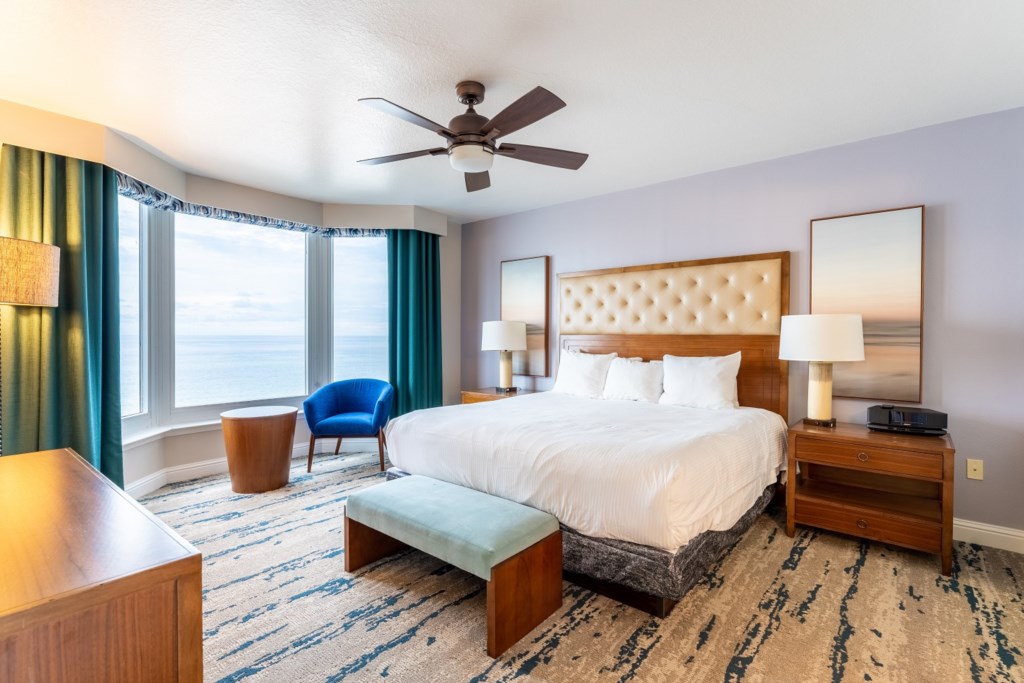 7ClubWyndhamPanamaCityBeach_masterbedroom-001