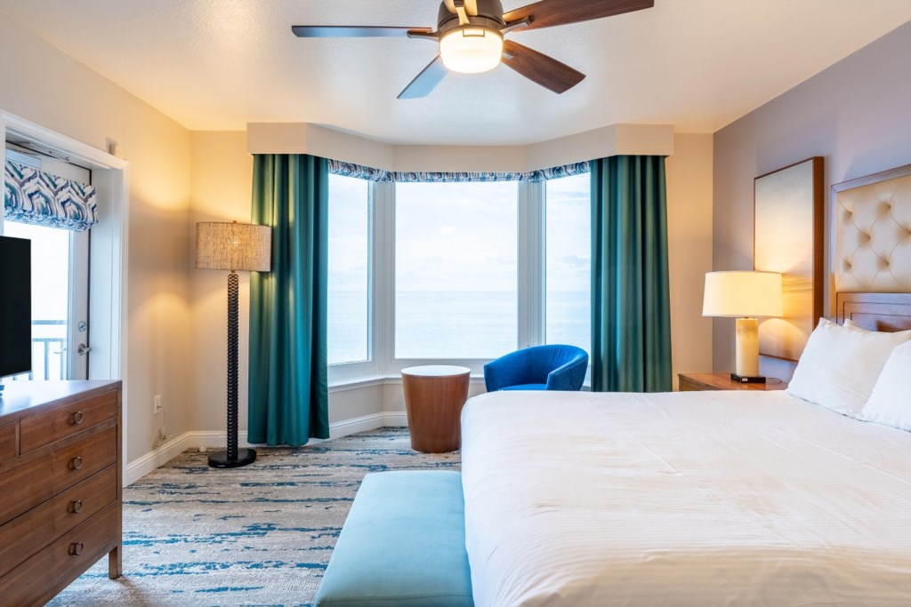 7ClubWyndhamPanamaCityBeach_masterbedroom-002