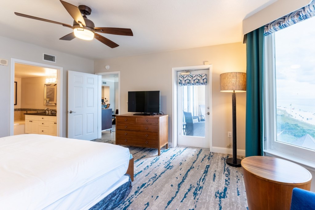 7ClubWyndhamPanamaCityBeach_masterbedroom-005