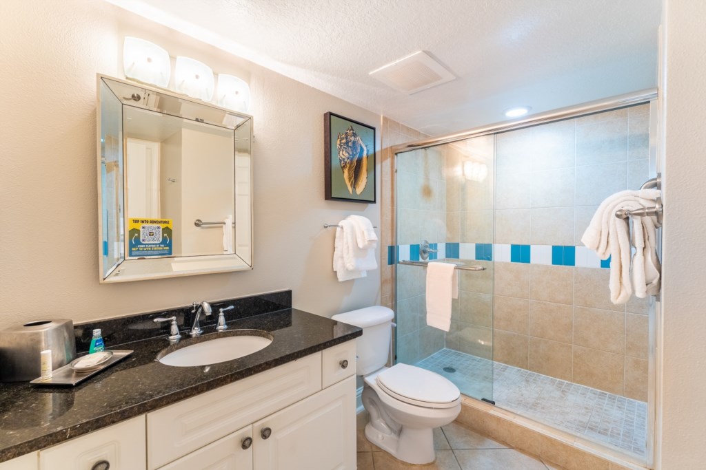 ClubWyndhamPanamaCityBeach_bedroomAbathroom-001