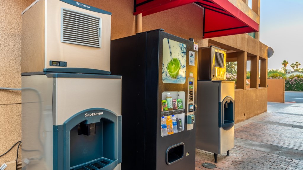 10601 N 56th St_Amenities_001.jpg