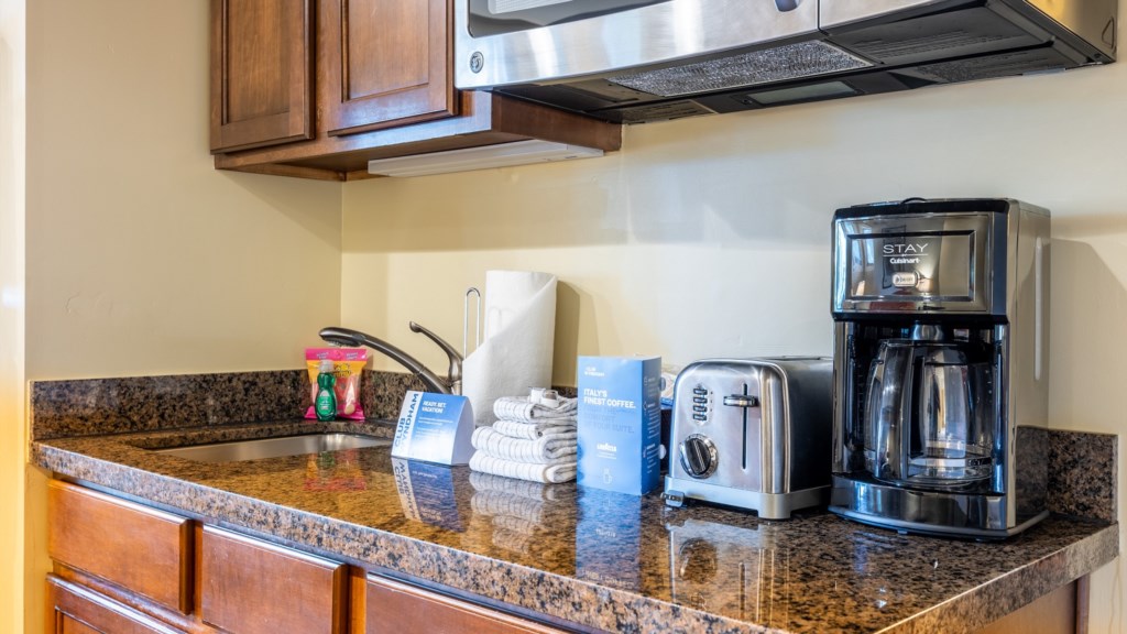 11_10601 N 56th St_kitchenette_031.jpg