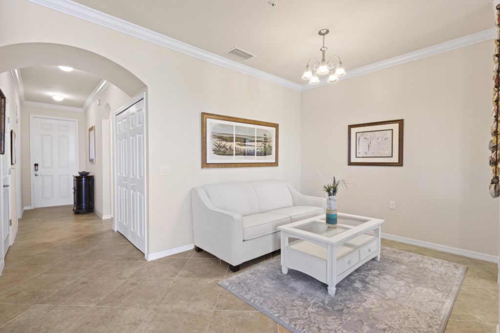 013_family_room_2_of_2