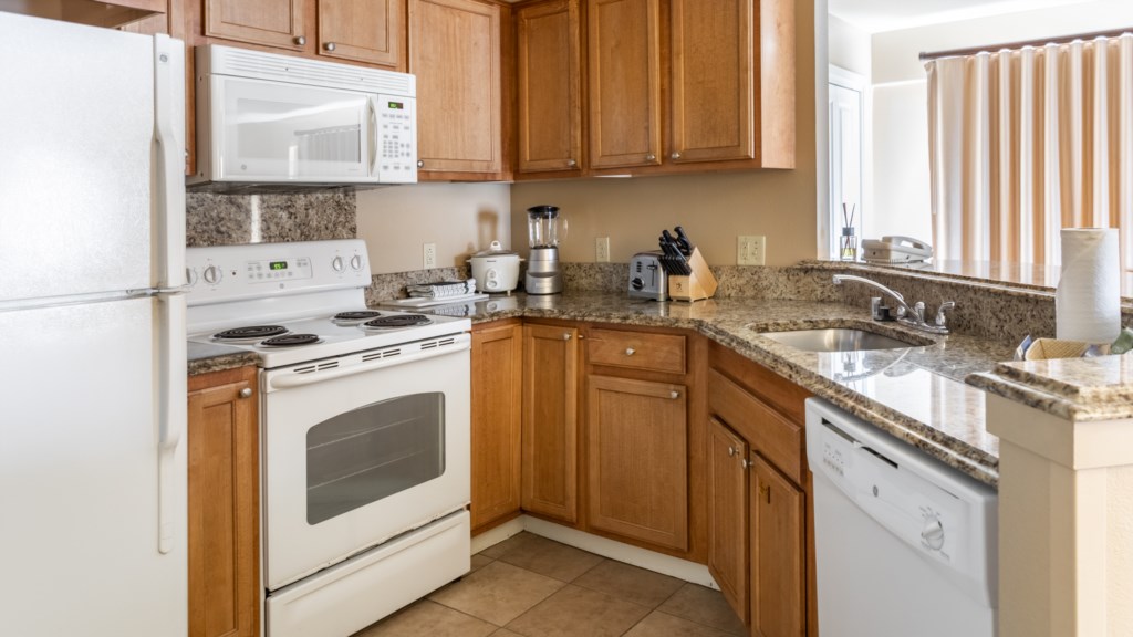8ClubWyndhamWaikikiBeachWalk2BedroomDeluxe-kitchen