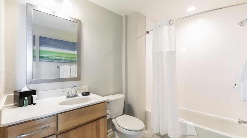 ClubWyndhamOceanBoulevard_1dbathroom-001