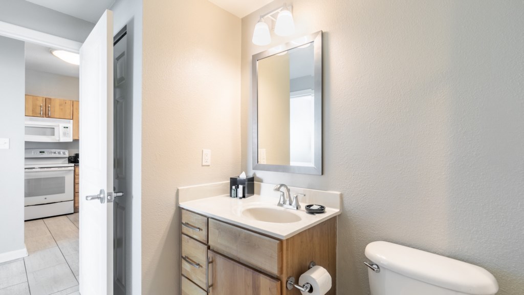 ClubWyndhamOceanBoulevard_1dbathroom-002