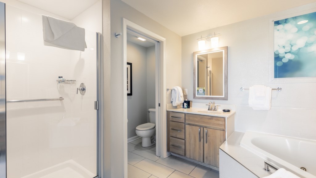 ClubWyndhamOceanBoulevard_2Bathroom-003