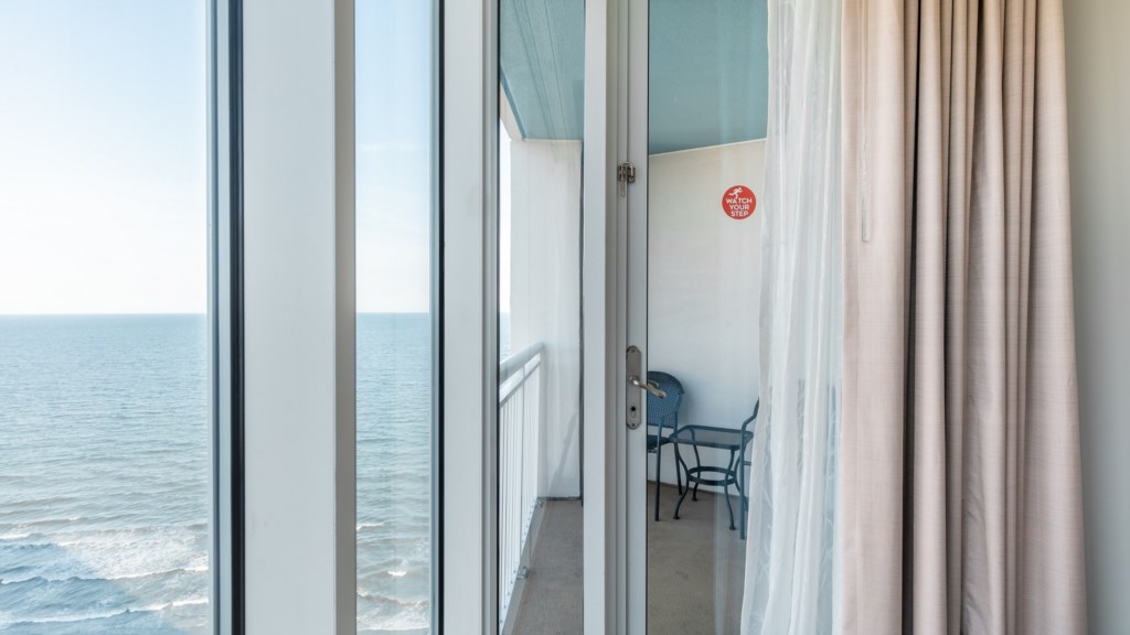 OceanBlvd_balcony-001