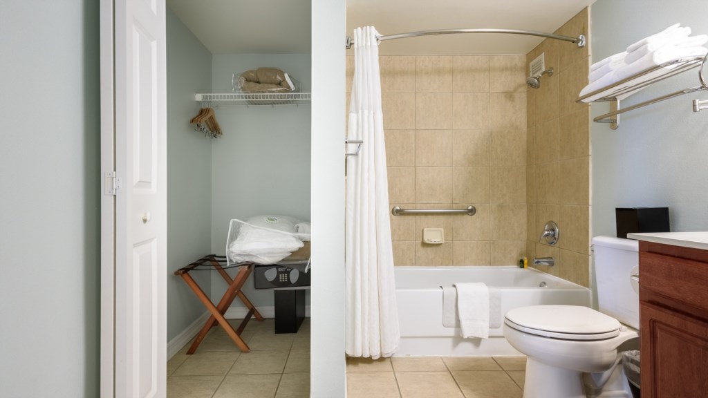 ClubWyndhamSkylineTower-12BedroomwithAmenities-008