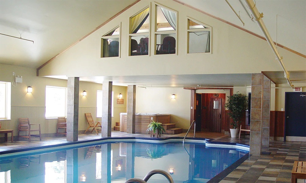 002-club-geo-gallery-amenity