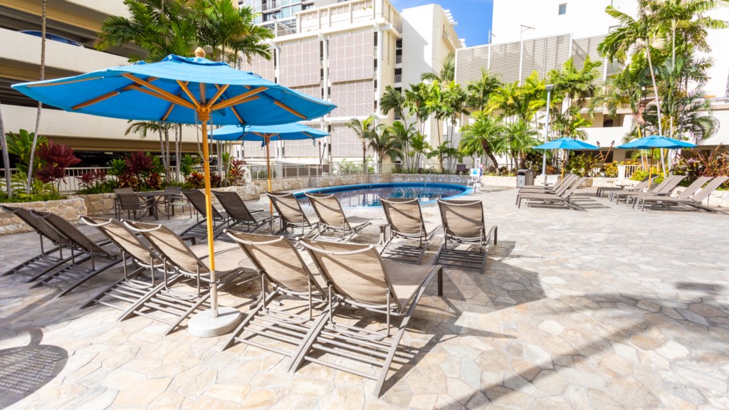 20ClubWyndhamWaikikiBeachWalk-pool(10)