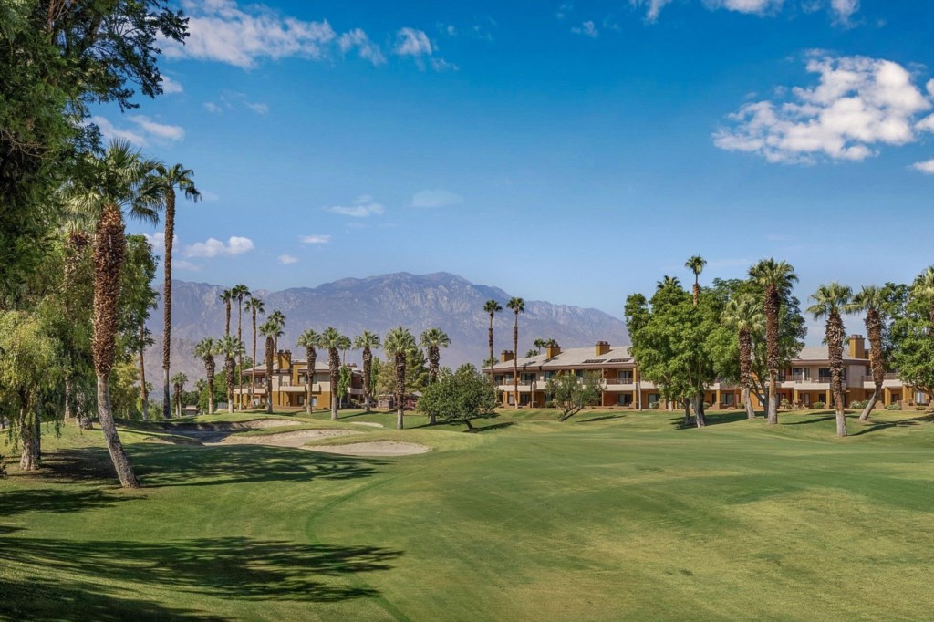 Marriott's Desert Springs Villas_50_club-exterior.jpg