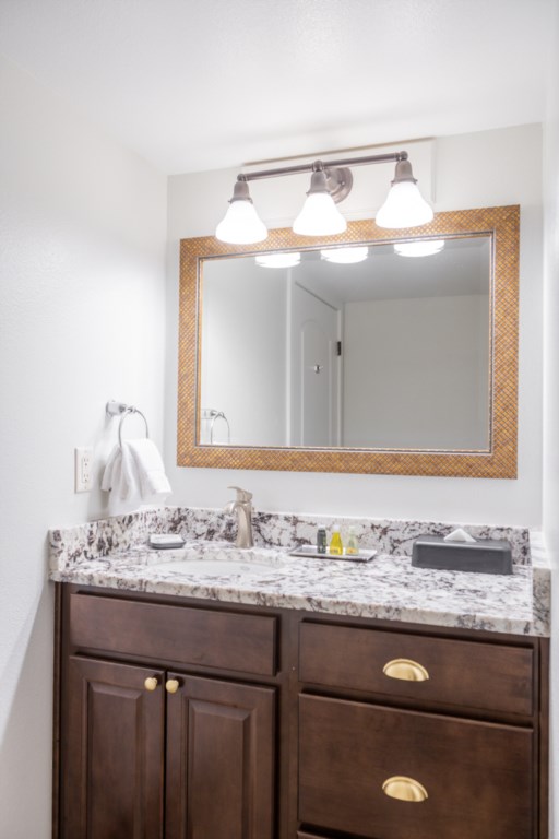 36_ClubWyndhanSouthShore_Bathroom_037