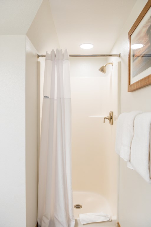 39_ClubWyndhanSouthShore_Bathroom_040