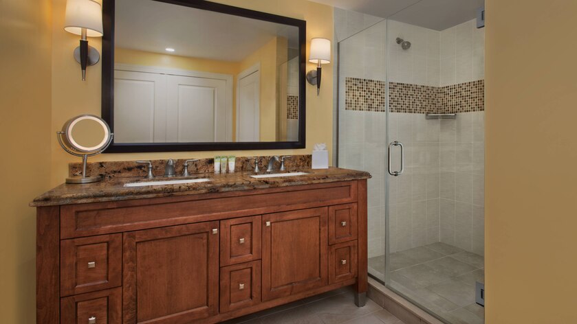 mcolr-bathroom-0101-hor-wide.jpg