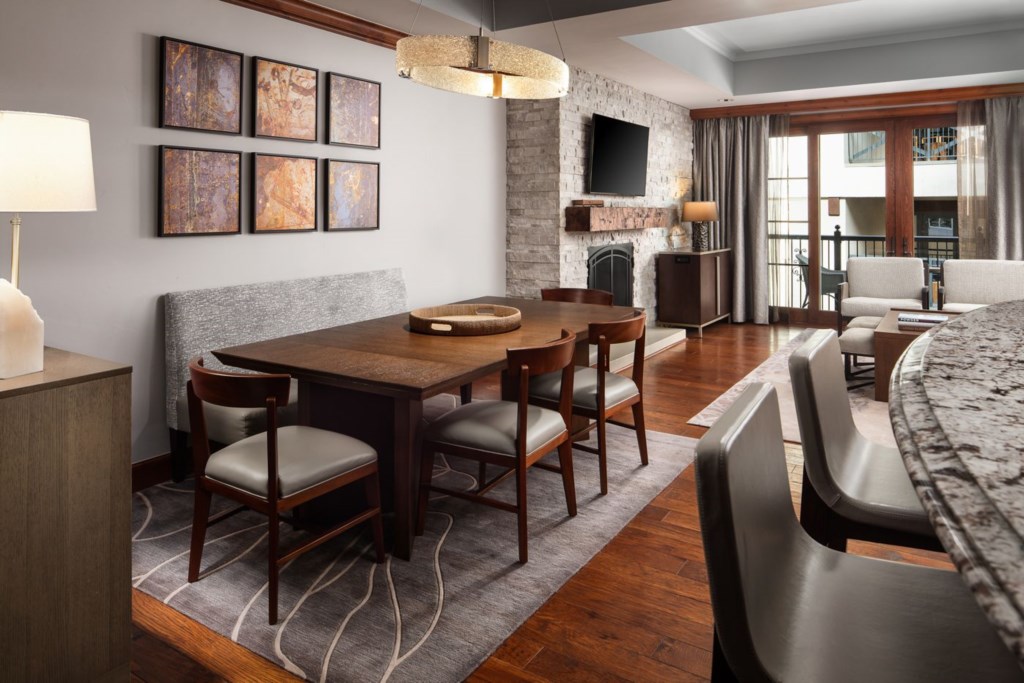 whrlh-dining-50659373.jpg