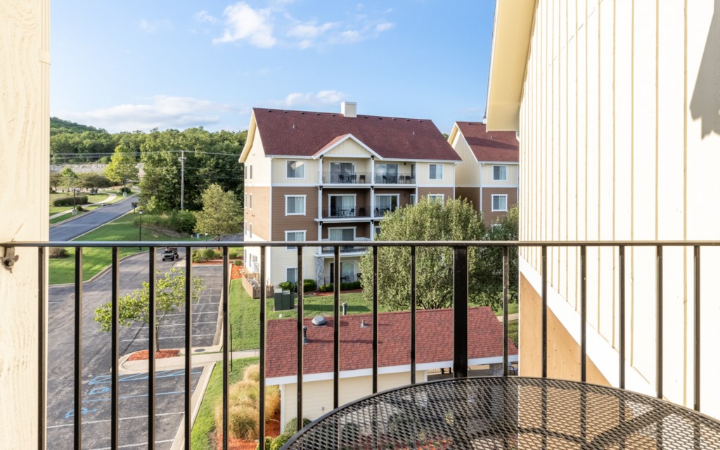 ClubWyndham_1Balcony-001_studio