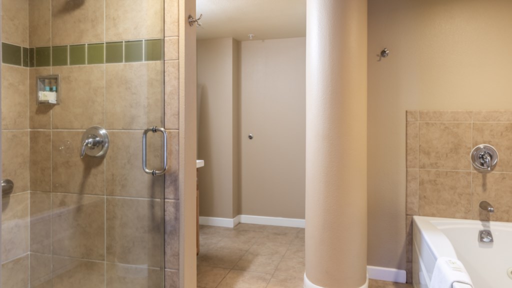Club Wyndham Waikiki Beach Walk - 2 Bedroom Deluxe - 004.jpg