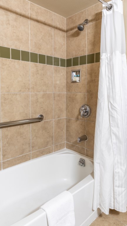 Club Wyndham Waikiki Beach Walk - 2 Bedroom Deluxe - 015.jpg