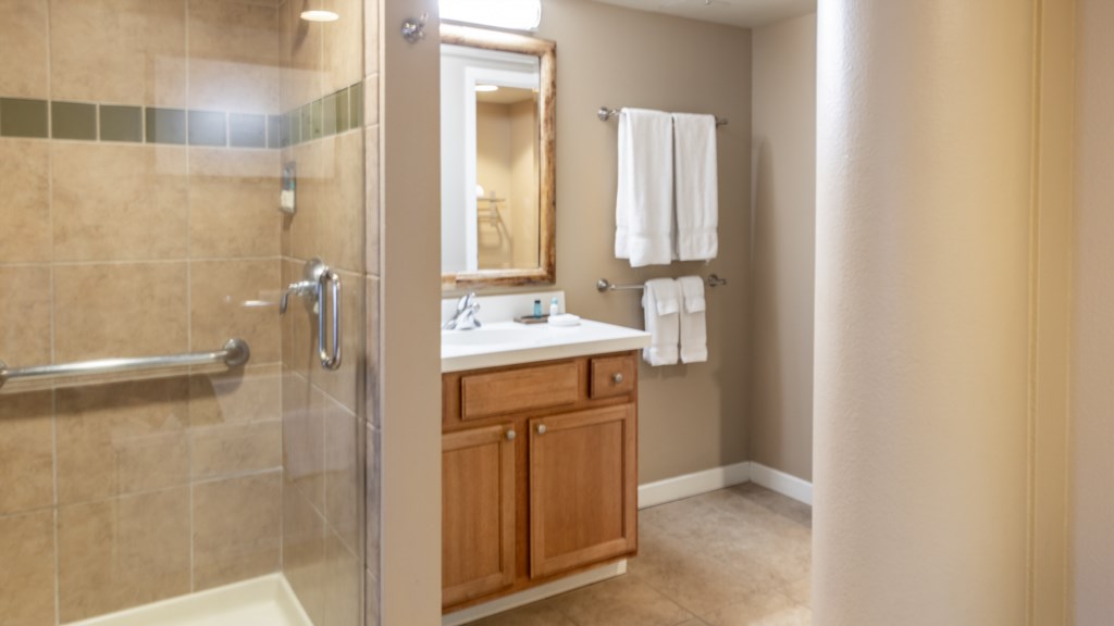 Club Wyndham Waikiki Beach Walk - 2 Bedroom Deluxe - 020.jpg