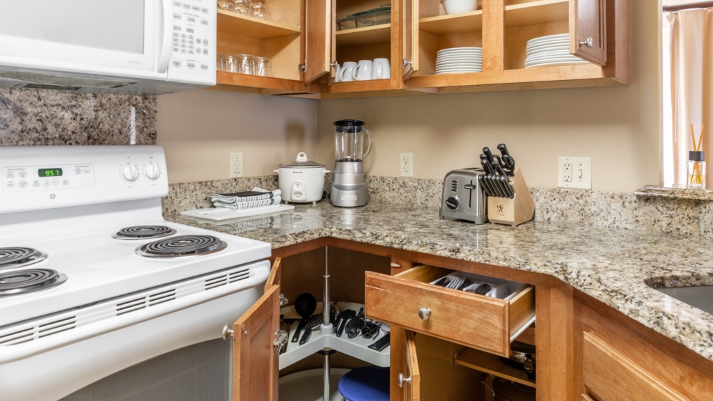 Club Wyndham Waikiki Beach Walk - 2 Bedroom Deluxe - 028.jpg
