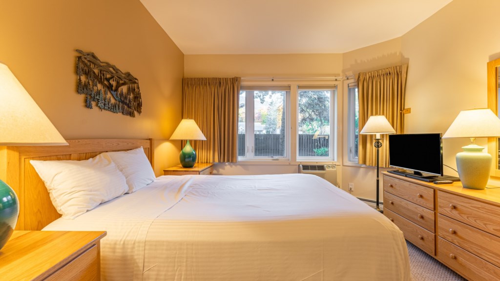 13_ClubWyndhamSmugglersNotchVermont_primarybed_10