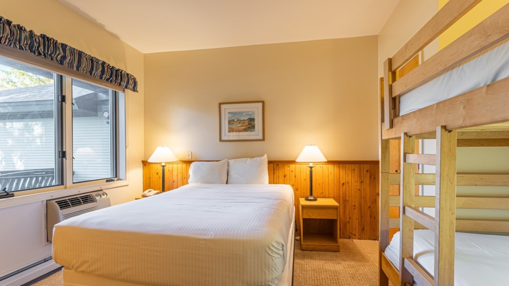 15_ClubWyndhamSmugglersNotchVermont_bedroom2_1