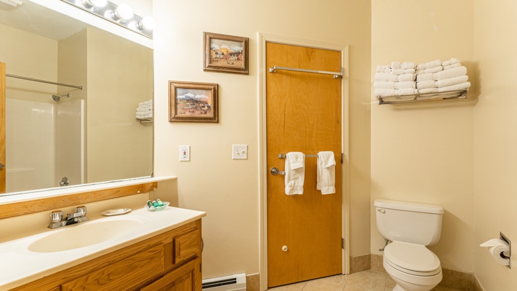 16_ClubWyndhamSmugglersNotchVermont_bathroom2_4