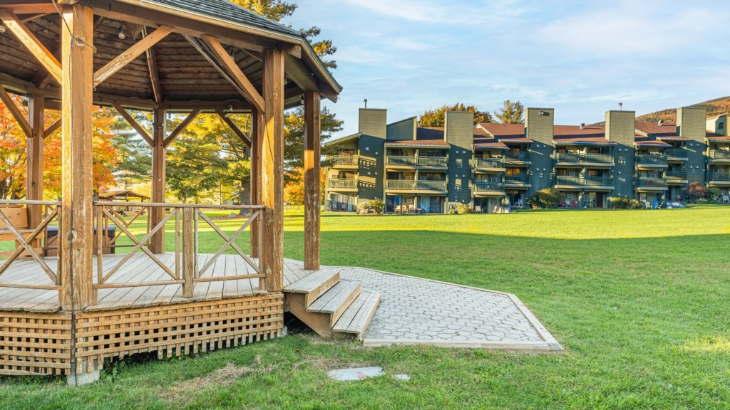 ClubWyndhamSmugglersNotchVermont_gazebo_7