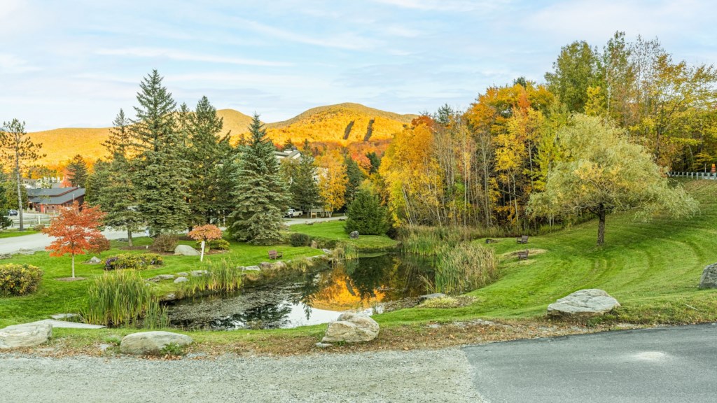 ClubWyndhamSmugglersNotchVermont_resortentry_7
