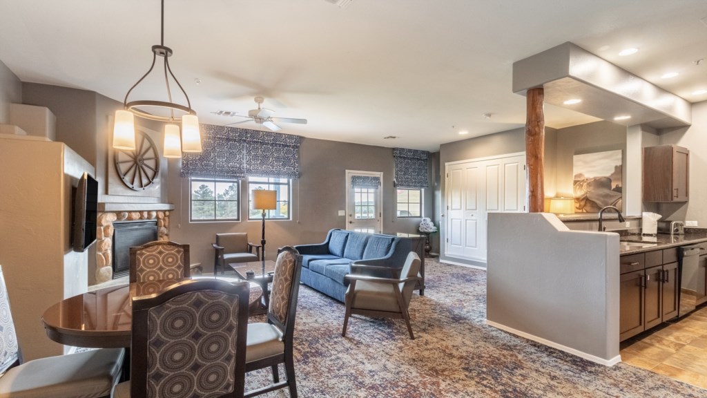 4 Club Wyndham Bison Ranch_Kitchen-LivingRoom - 0001.jpg