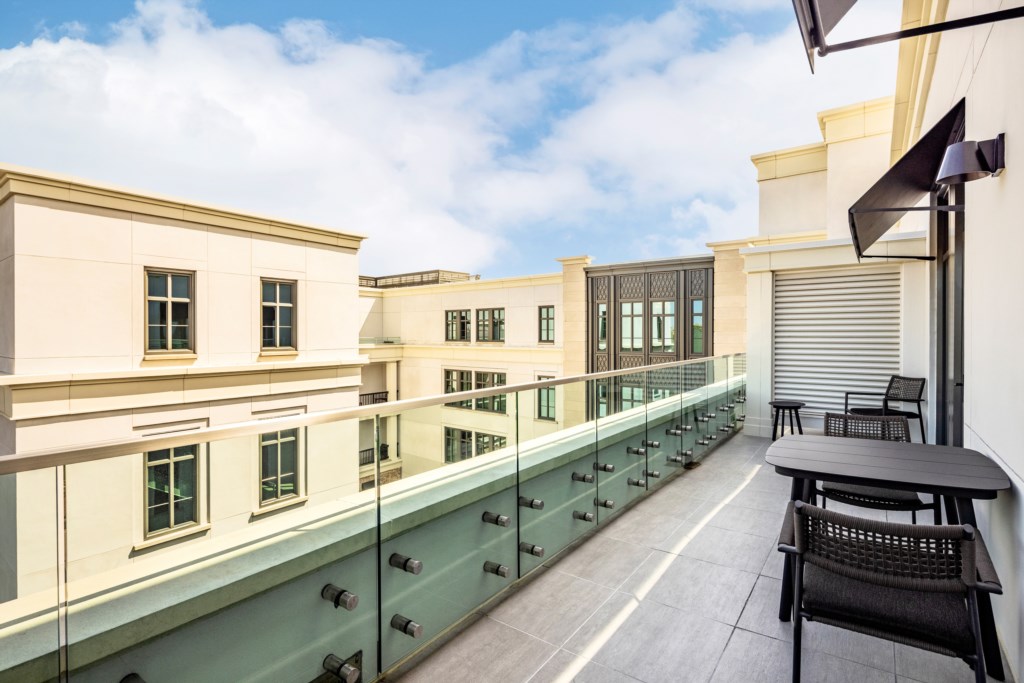 chslp-hi-res-studio-deluxe-w-balcony-balcony.jpg
