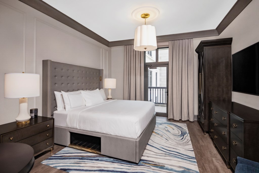 chslp-hi-res-studio-deluxe-w-balcony.jpg