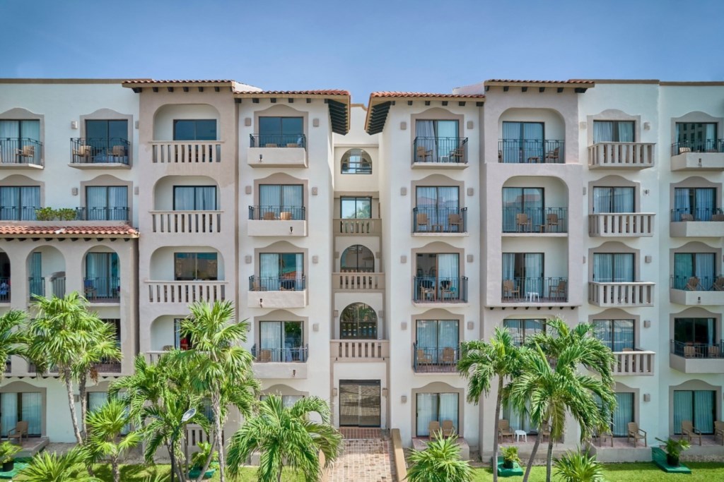 Fiesta Americana Villas Cancun_18_exterior.jpg
