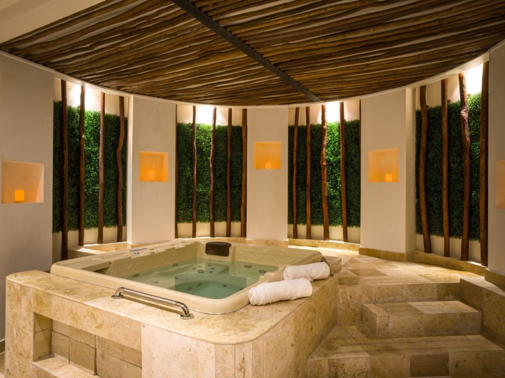 Fiesta Americana Villas Cancun_32_jacuzzi-spa.jpg